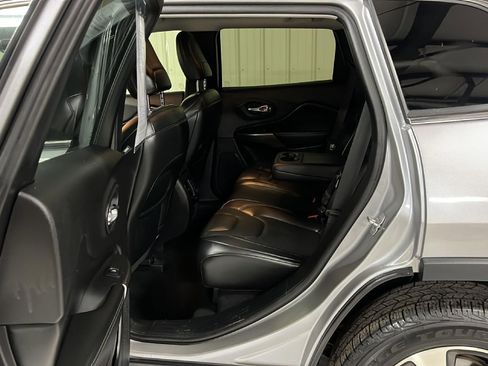 Used 2020 Jeep Cherokee Limited image 11