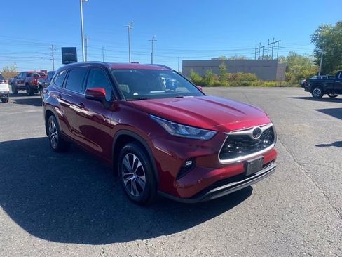 Used 2020 Toyota Highlander XLE image 7