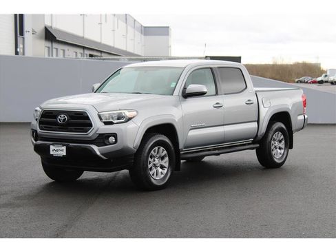 Used 2017 Toyota Tacoma SR5 w/ Tow Package image 1
