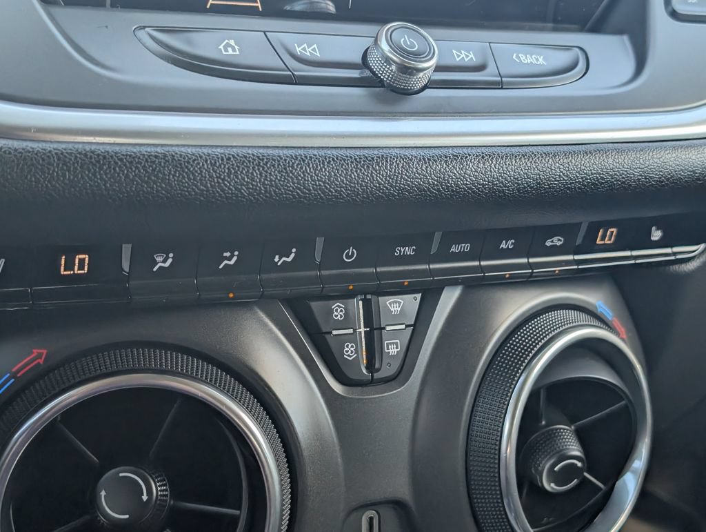 Used 2020 Chevrolet Blazer LT FWD image 20