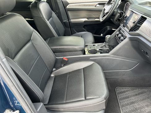 Used 2023 Volkswagen Atlas Cross Sport SE w/ Panoramic Sunroof Package FWD image 9