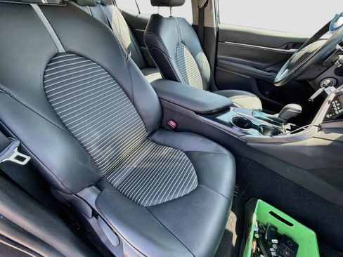 Used 2020 Toyota Camry SE FWD image 15