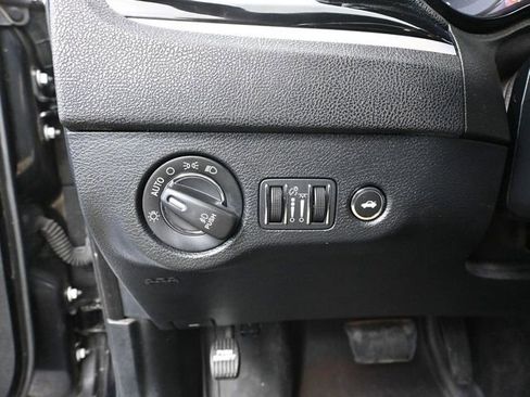 Used 2018 Chrysler 300 S image 30