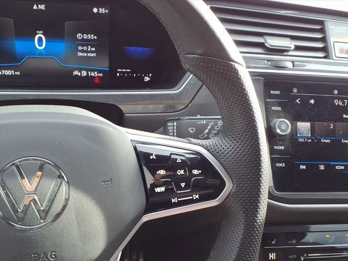 Used 2022 Volkswagen Tiguan SE R-Line image 15