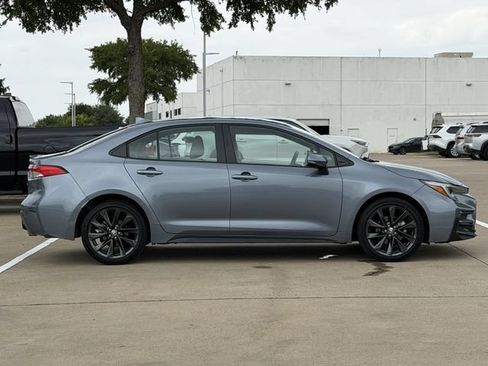 Used 2025 Toyota Corolla SE FWD image 3