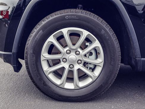 Used 2021 Jeep Grand Cherokee Laredo X image 19