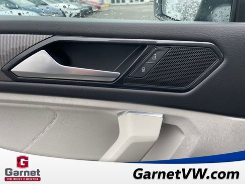 Used 2023 Volkswagen Tiguan SE w/ Panoramic Sunroof Package image 31