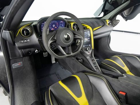 Used 2018 McLaren 720S Performance RWD image 17