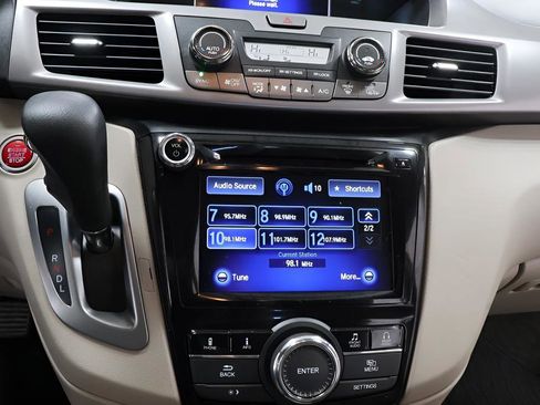 Used 2017 Honda Odyssey SE image 9