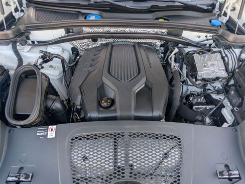 Certified 2025 Porsche Macan image 28