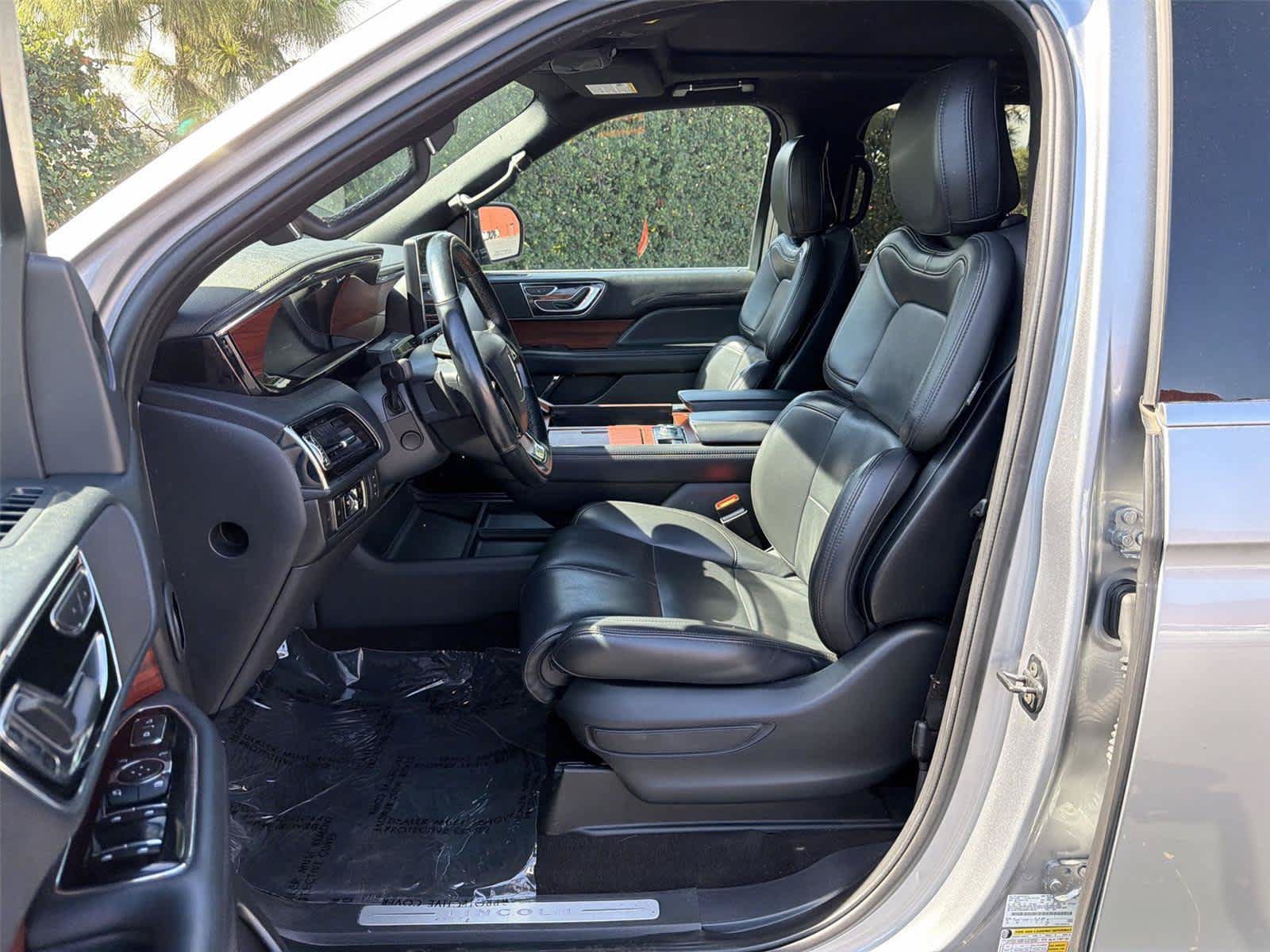 Used 2024 Lincoln Navigator Premiere AWD/4WD image 12