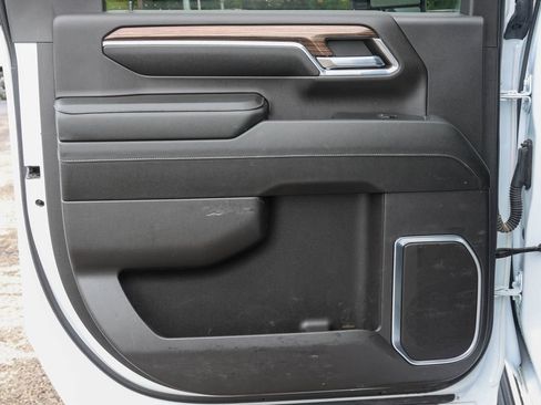 Used 2024 Chevrolet Silverado 2500 LT AWD/4WD image 7