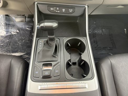 Used 2025 Kia Carnival FWD image 19