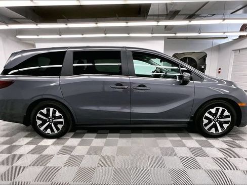 Used 2025 Honda Odyssey EX-L image 14