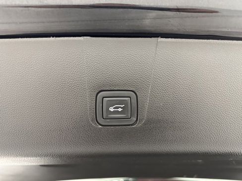 Used 2023 Chevrolet Traverse LT w/ LPO, Floor Liner Package image 29