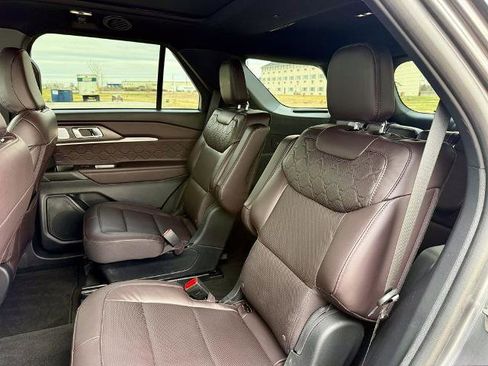 Certified 2025 Ford Explorer Platinum w/ LUX Leather Package AWD/4WD image 12