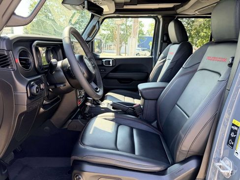 Used 2025 Jeep Wrangler Unlimited Rubicon AWD/4WD image 21