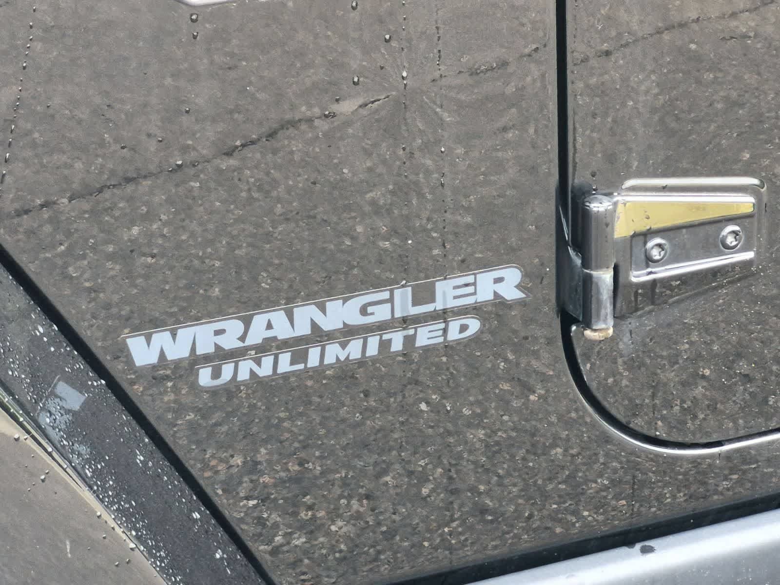 Used 2017 Jeep Wrangler Unlimited Sahara AWD/4WD image 13