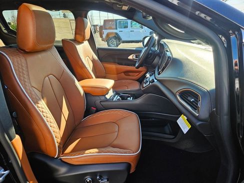 New 2026 Chrysler Pacifica Pinnacle AWD/4WD image 42
