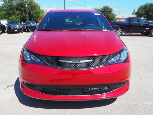 New 2025 Chrysler Voyager LX image 3