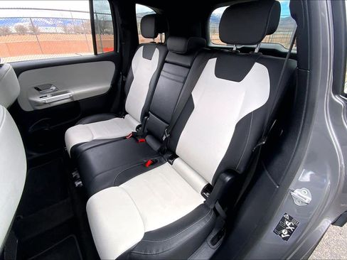 Used 2023 Mercedes-Benz GLB 250 4MATIC image 21