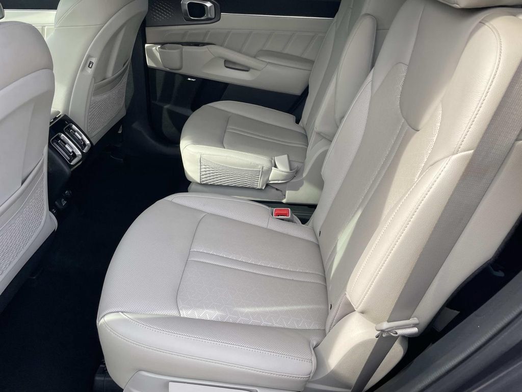 Used 2023 Kia Sorento SX Prestige w/ Panoramic Sunroof Package AWD/4WD image 15