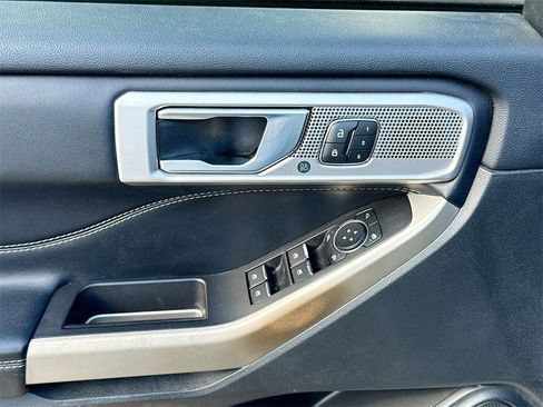 Used 2022 Ford Explorer Limited w/ Equipment Group 301A image 19