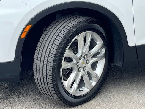 Used 2022 Chevrolet Blazer LT w/ Sound & Technology Package FWD image 3