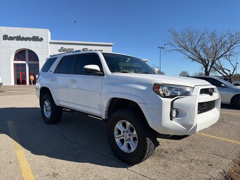 Used 2018 Toyota 4Runner SR5 image 3