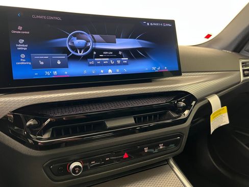 Used 2025 BMW 330i xDrive Sedan w/ Premium Package AWD/4WD image 28