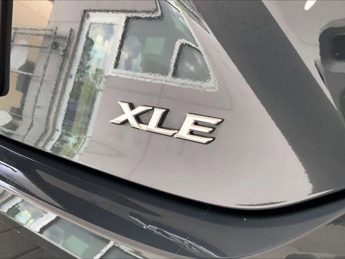 Used 2025 Toyota Camry XLE FWD image 10