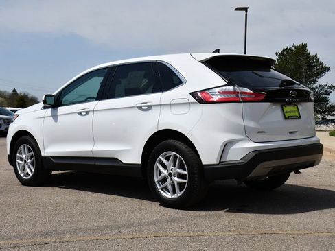 Used 2024 Ford Edge SEL w/ Convenience Package image 4
