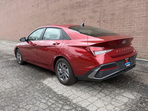 Used 2024 Hyundai Elantra SEL image 3
