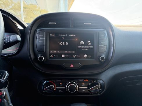 Used 2025 Kia Soul LX w/ LX Technology Package FWD image 17