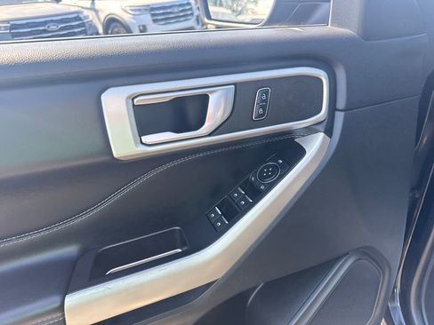 Used 2022 Ford Explorer XLT w/ Equipment Group 202A AWD/4WD image 30