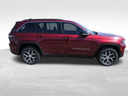Used 2024 Jeep Grand Cherokee Limited AWD/4WD image 7