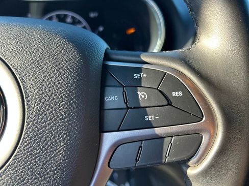 Used 2021 Jeep Grand Cherokee Laredo RWD image 41