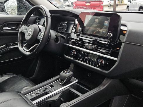 Used 2022 Nissan Pathfinder SV w/ SV Premium Package image 32