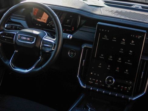 Used 2025 GMC Acadia Elevation image 13