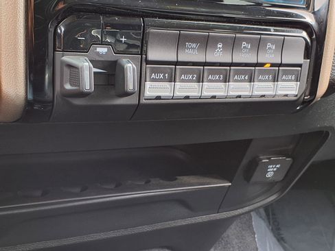 Used 2023 RAM 2500 Laramie AWD/4WD image 7