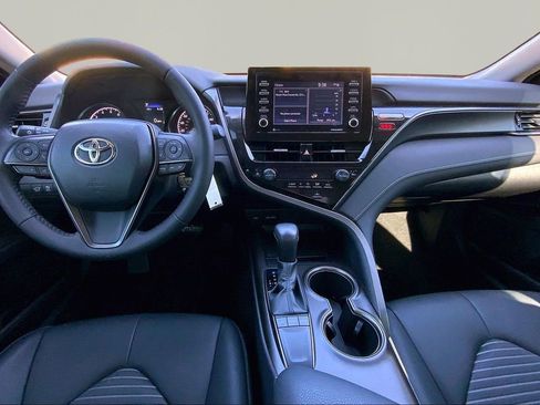 Used 2023 Toyota Camry SE image 7
