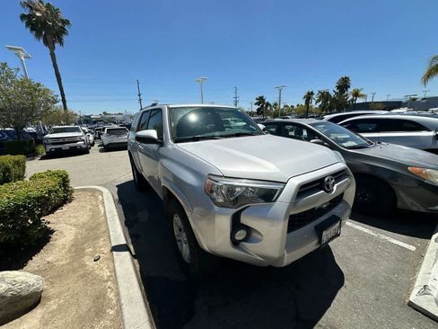 Used 2020 Toyota 4Runner SR5 AWD/4WD image 2