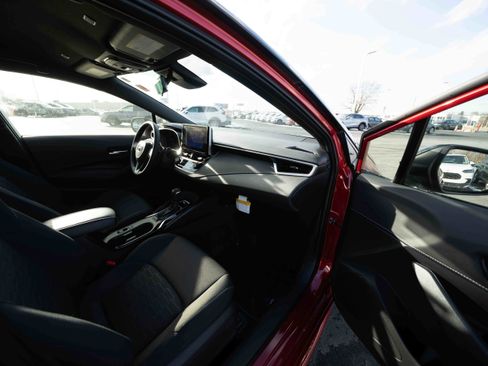 Used 2025 Toyota Corolla SE w/ SE Package image 25