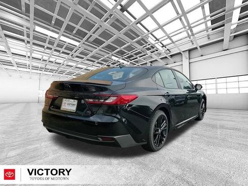 Used 2026 Toyota Camry SE image 3