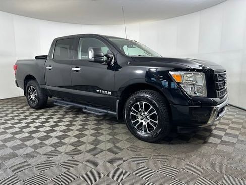 Used 2021 Nissan Titan SV w/ SV Convenience Package image 2
