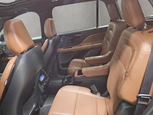 Used 2023 Lincoln Aviator Reserve w/ Equipment Group 201A AWD/4WD image 22
