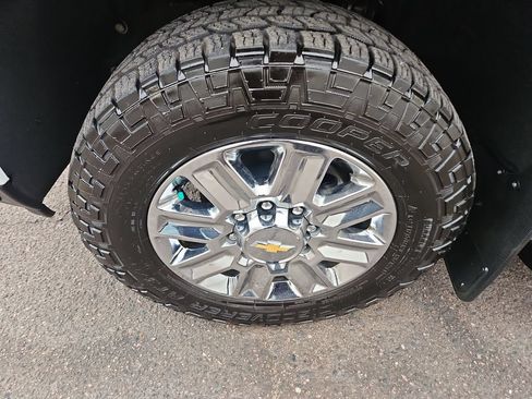 Used 2024 Chevrolet Silverado 2500 High Country w/ Technology Package AWD/4WD image 28