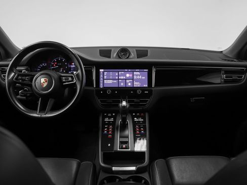 Certified 2023 Porsche Macan AWD/4WD image 31