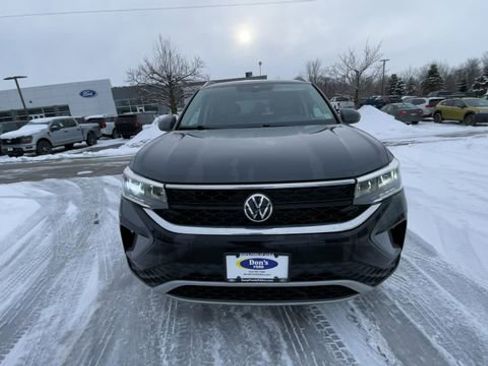 Used 2022 Volkswagen Taos SE image 3