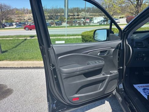 Used 2023 Honda Ridgeline Sport image 7